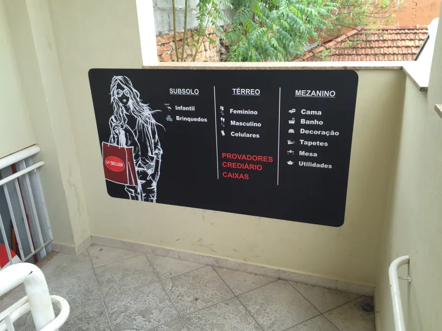 Impressão UV em materiais rígidos